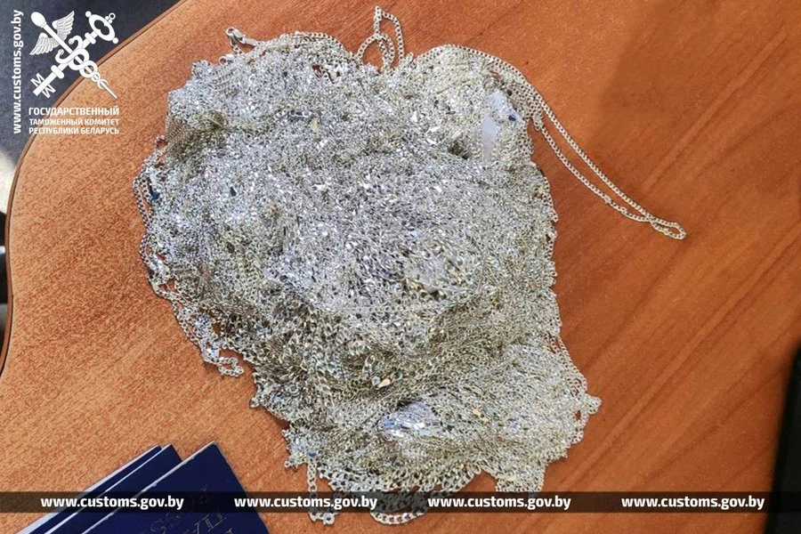 таможенники конфисковали горы ювелирных