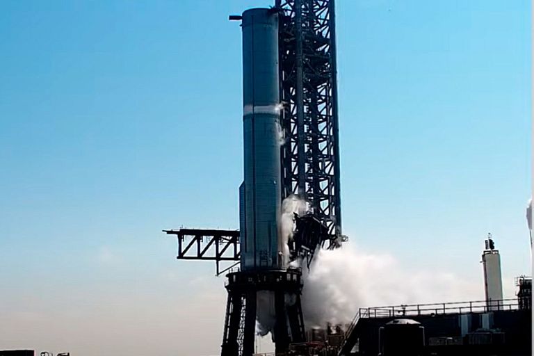 Ракета SpaceX загорелась во время испытаний: Илон Маск подсчитывает ущерб Ракета SpaceX загорелась во время испытаний: Илон Маск подсчитывает ущерб