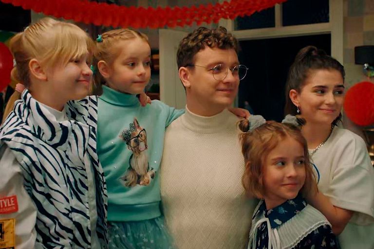 Трейлер нового сериала "Папины дочки" опубликовал телеканал СТС