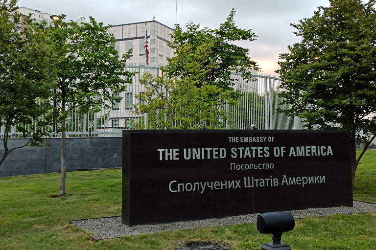 Посольство США призывает американцев немедленно покинуть Украину Посольство США призывает американцев немедленно покинуть Украину