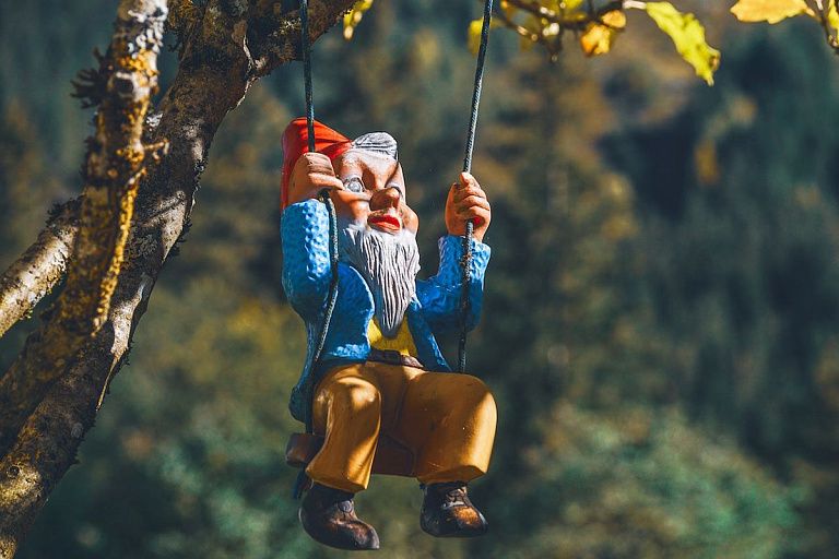 Неизвестные оставляют возле домов англичан игрушки – и вот зачем Неизвестные оставляют возле домов англичан игрушки – и вот зачем