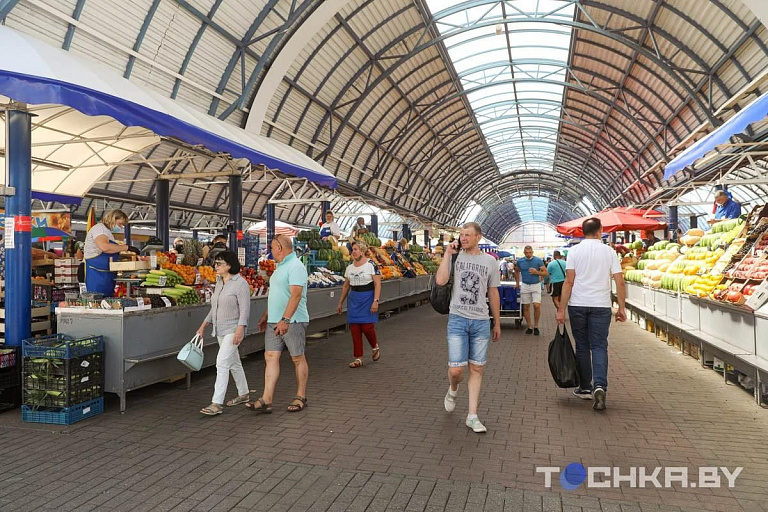Дешевая малина и дорогая голубика: что продают на Комаровке в начале осени Дешевая малина и дорогая голубика: что продают на Комаровке в начале осени