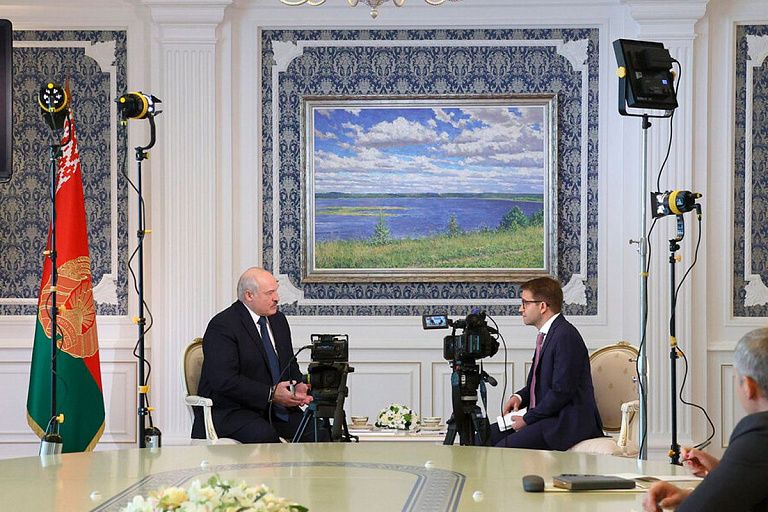 Лукашенко: Беларусь де-факто признала независимость ДНР и ЛНР Лукашенко: Беларусь де-факто признала независимость ДНР и ЛНР