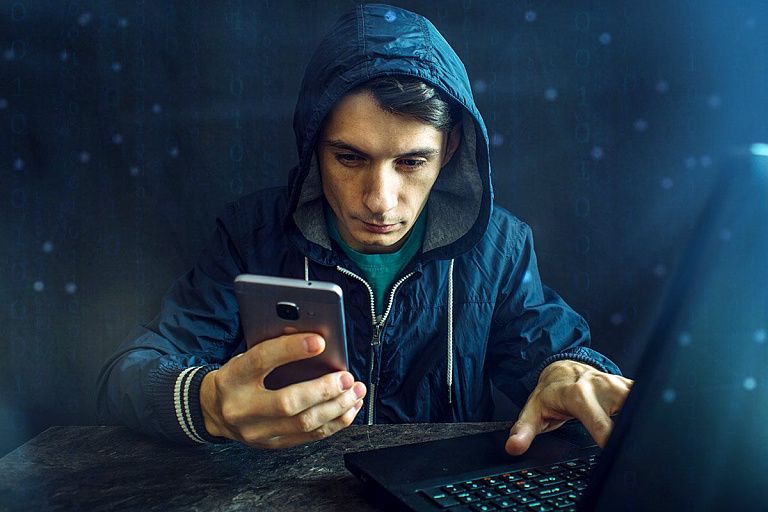 Почему мы верим мошенникам и как не стать жертвой обмана – советы психолога Почему мы верим мошенникам и как не стать жертвой обмана – советы психолога