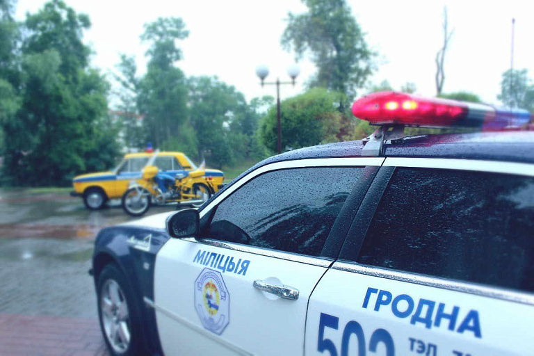 Бесправник пытался скрыться от ГАИ в лесу под Гродно – видео Бесправник пытался скрыться от ГАИ в лесу под Гродно – видео