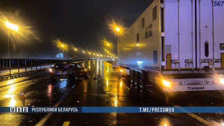 На МКАД страшное ДТП: два человека погибли, один – в больнице На МКАД страшное ДТП: два человека погибли, один – в больнице