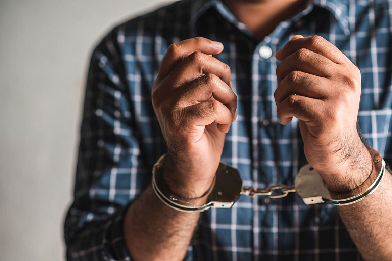В Жлобине мужчина задержан за растление падчерицы В Жлобине мужчина задержан за растление падчерицы