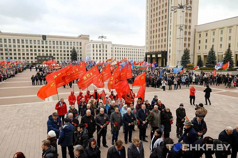 Ленин жив: как в Минске отметили День Октябрьской революции Ленин жив: как в Минске отметили День Октябрьской революции