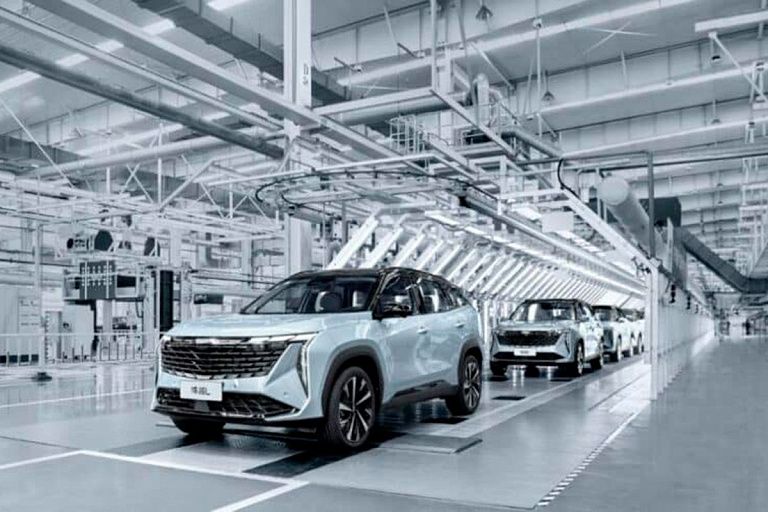Geely обновила кроссовер Аtlas Geely обновила кроссовер Аtlas