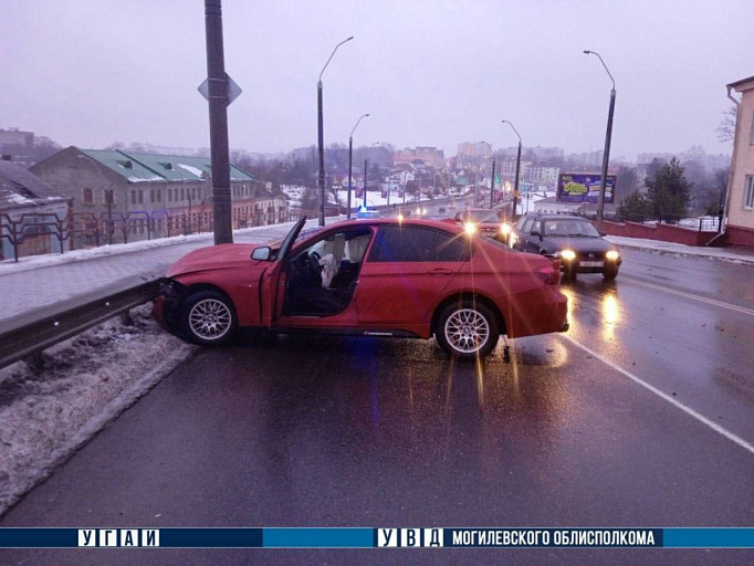 Школьница пострадала в ДТП: BMW столкнулся с Audi в Могилеве Школьница пострадала в ДТП: BMW столкнулся с Audi в Могилеве