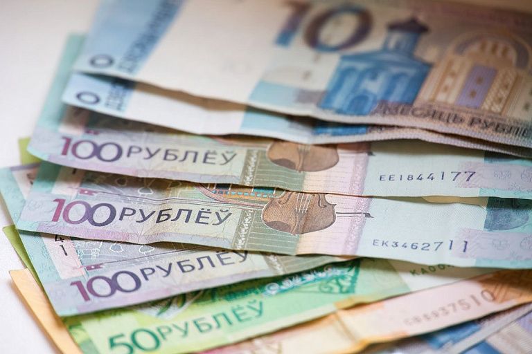 Доллар, евро и российский рубль подешевели на торгах в четверг Доллар, евро и российский рубль подешевели на торгах в четверг