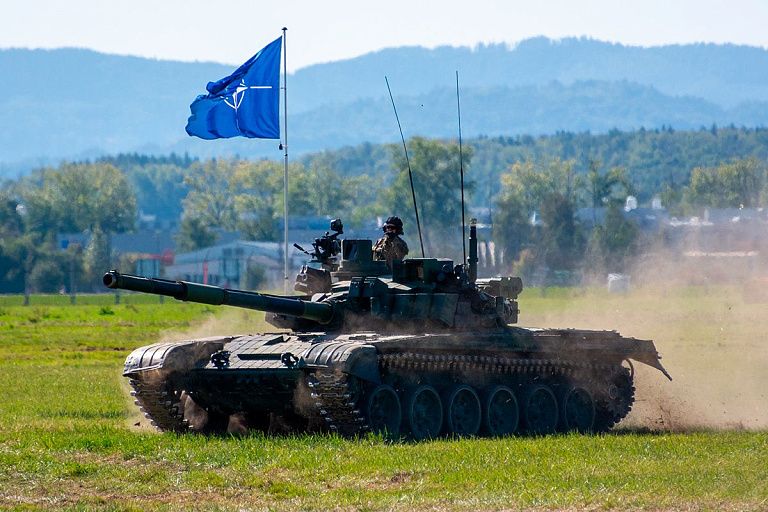НАТО будет наблюдать за развитием ситуации вокруг Херсона НАТО будет наблюдать за развитием ситуации вокруг Херсона