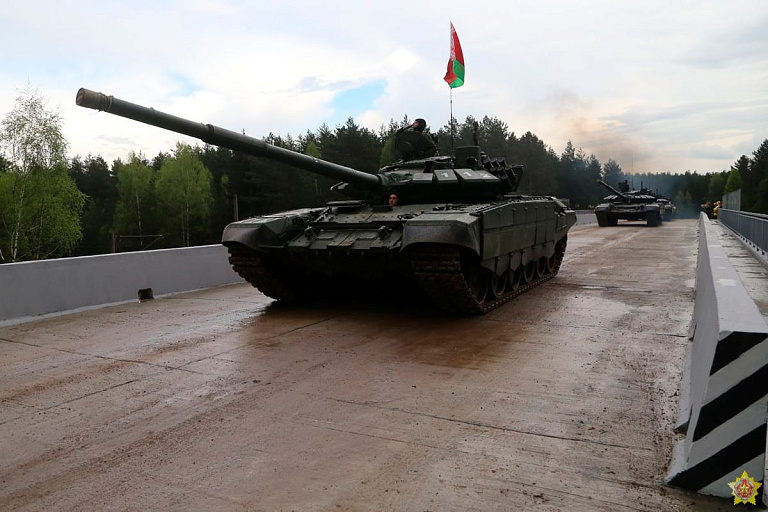 В Беларуси начнется серийная модернизация танков Т-72БМЭ В Беларуси начнется серийная модернизация танков Т-72БМЭ