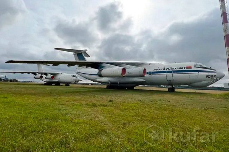 На "Куфаре" продают два самолета На "Куфаре" продают два самолета