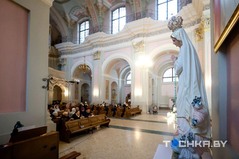 Для прихожан Красного костела провели первое богослужение в новом месте Для прихожан Красного костела провели первое богослужение в новом месте