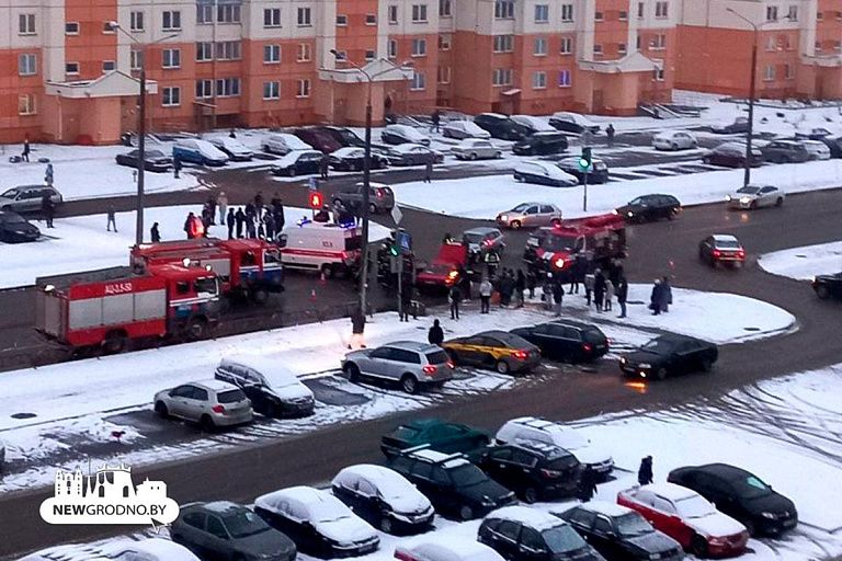 Ford протаранил Audi на перекрестке в Гродно – ДТП попало на видео