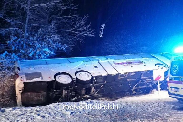 Белорусский автобус перевернулся в Польше – есть пострадавшие Белорусский автобус перевернулся в Польше – есть пострадавшие