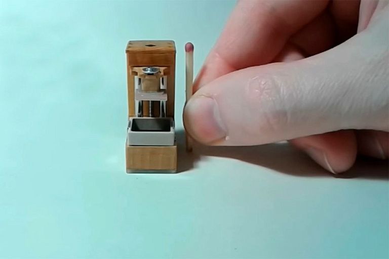 Блогер решил создать самый маленький 3D-принтер и показал его на видео