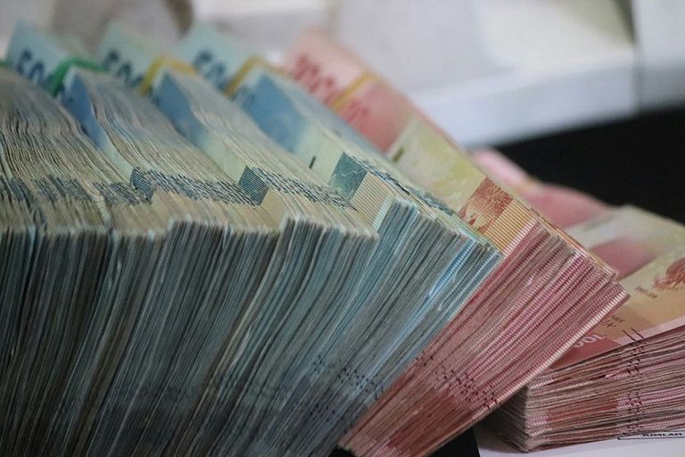 Доллар продолжает пике, за ним следуют российский рубль и юань Доллар продолжает пике, за ним следуют российский рубль и юань