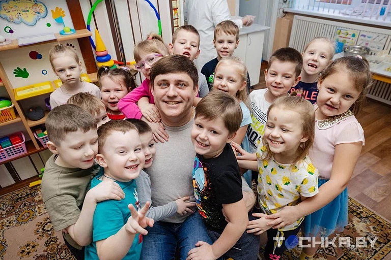 Внимание – дети: как мужчина работает воспитателем в садике Внимание – дети: как мужчина работает воспитателем в садике