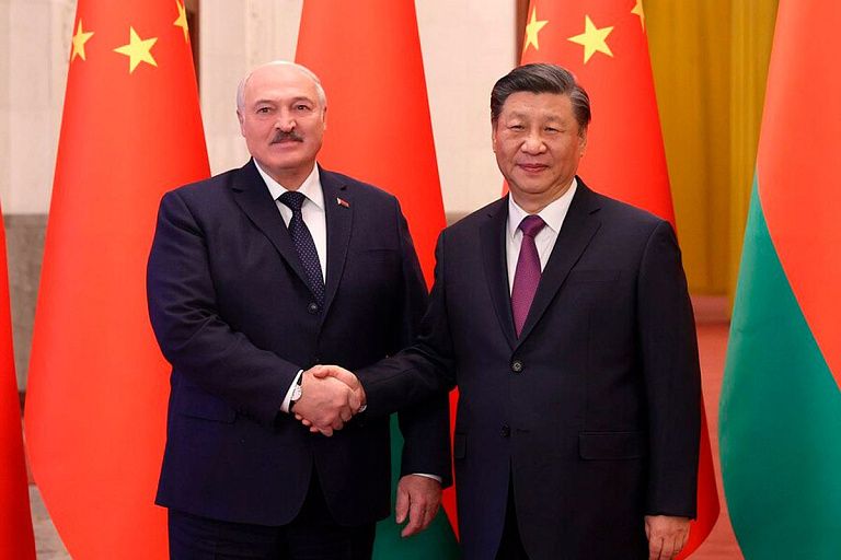 Лукашенко и Си Цзиньпин проговорили четыре часа Лукашенко и Си Цзиньпин проговорили четыре часа