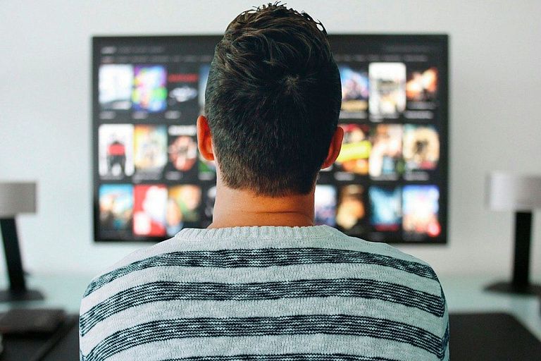 Что посмотреть на выходных: сериал про эпидемию в СССР и женский турнир UFC Что посмотреть на выходных: сериал про эпидемию в СССР и женский турнир UFC
