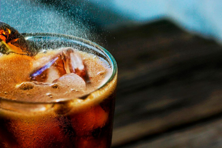 В России в KFC вместо Pepsi будут наливать "Байкал" и "Дюшес" В России в KFC вместо Pepsi будут наливать "Байкал" и "Дюшес"