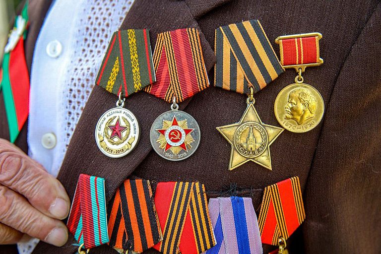 Ветеранам ВОВ и труженикам тыла в Беларуси увеличат надбавки к пенсиям Ветеранам ВОВ и труженикам тыла в Беларуси увеличат надбавки к пенсиям