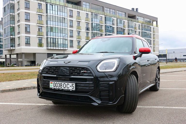Малый повзрослел: весело откатали свежий MINI Малый повзрослел: весело откатали свежий MINI