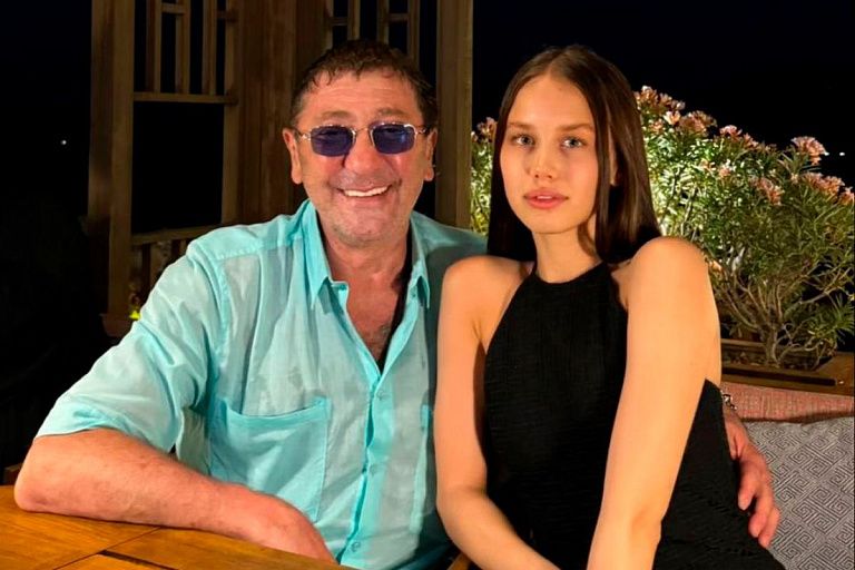 Лепс рассказал об отношениях с 18-летней Авророй – дружба это или любовь Лепс рассказал об отношениях с 18-летней Авророй – дружба это или любовь
