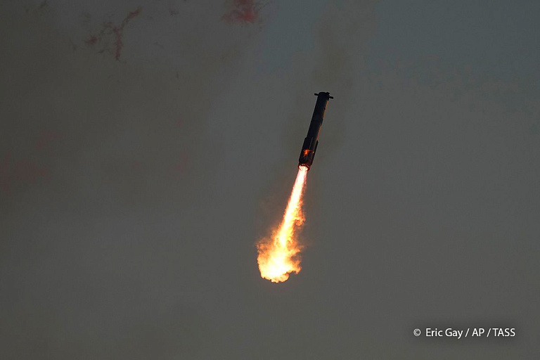 SpaceX впервые вернула носитель ракеты на стартовую площадку – видео SpaceX впервые вернула носитель ракеты на стартовую площадку – видео