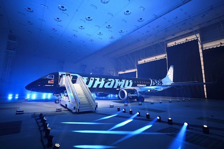 Хоккейное "Динамо" и Belavia показали брендированный самолет в цветах клуба Хоккейное "Динамо" и Belavia показали брендированный самолет в цветах клуба