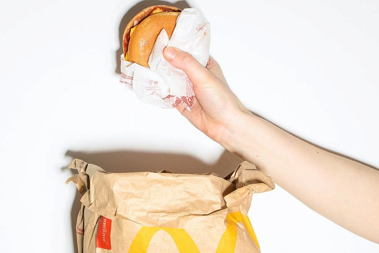 Российский McDonald's подал заявки на регистрацию новых логотипов Российский McDonald's подал заявки на регистрацию новых логотипов
