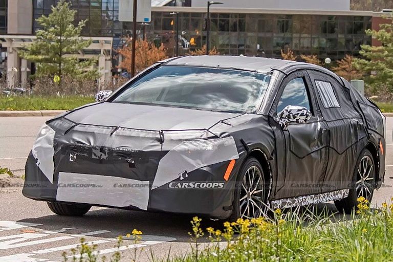 Новую Toyota Camry заметили на дороге – фото Новую Toyota Camry заметили на дороге – фото