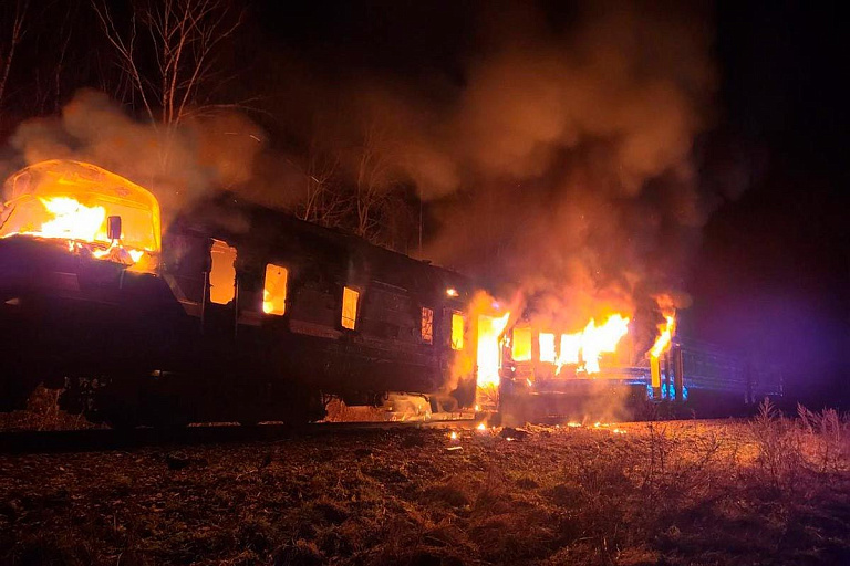 В Лидском районе горел пассажирский поезд – видео от МЧС В Лидском районе горел пассажирский поезд – видео от МЧС