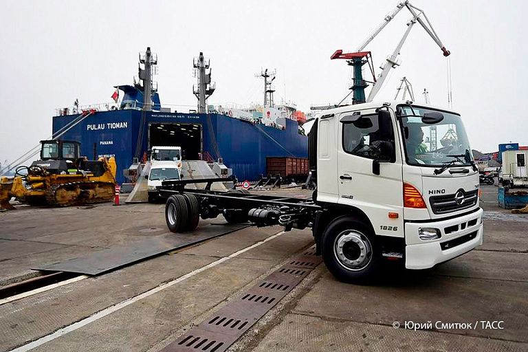 Япония запретит экспорт в Россию грузовых автомобилей и самосвалов Япония запретит экспорт в Россию грузовых автомобилей и самосвалов