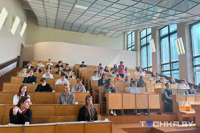 "Какой там минимум баллов?": посмотрели, как школьники сдавали второй ЦЭ "Какой там минимум баллов?": посмотрели, как школьники сдавали второй ЦЭ