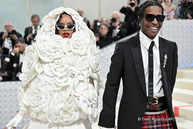 Беременная Рианна чуть не угодила в драку – ее "спас" A$AP Rocky Беременная Рианна чуть не угодила в драку – ее "спас" A$AP Rocky