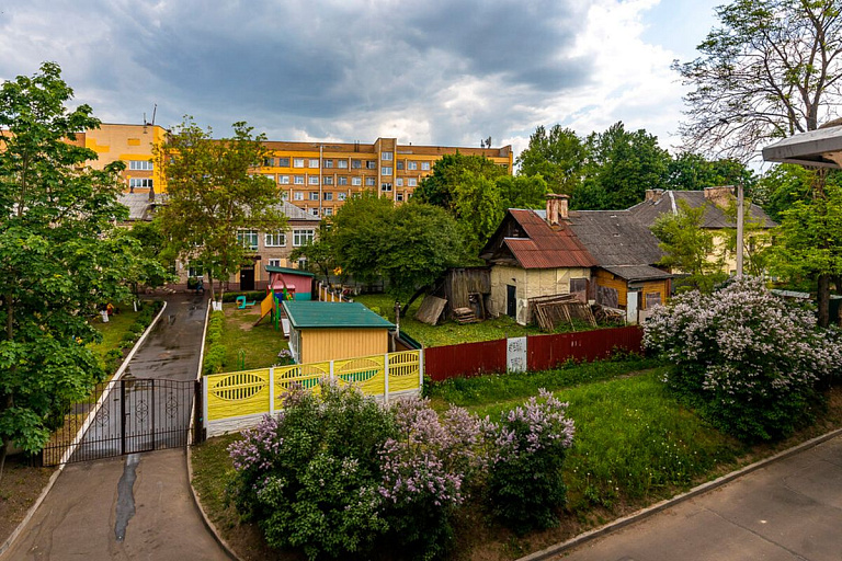 В самом центре Минска продается вековой деревянный дом В самом центре Минска продается вековой деревянный дом