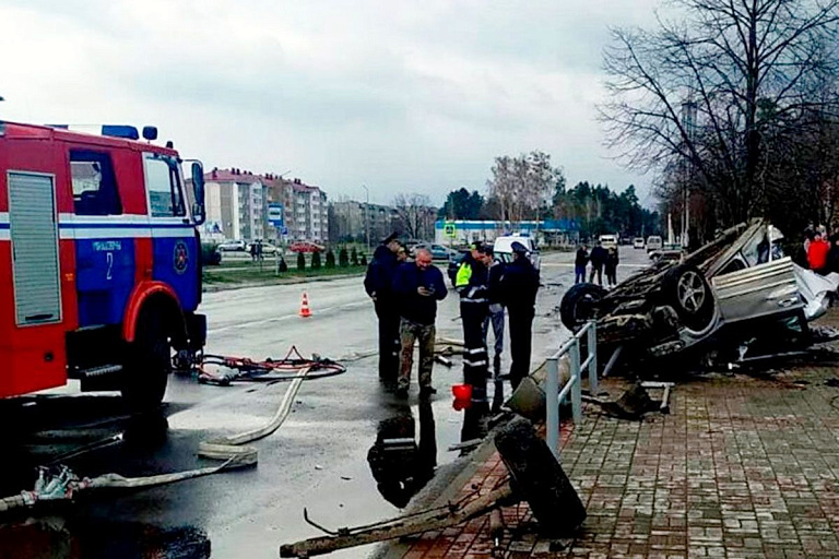 Нетрезвый водитель Chrysler вылетел на встречку, погибли двое пассажиров Нетрезвый водитель Chrysler вылетел на встречку, погибли двое пассажиров