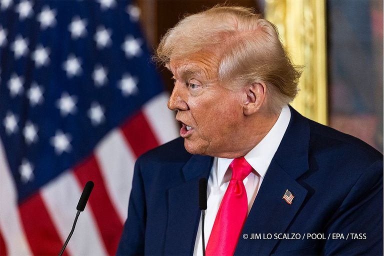 Трампа ударила по лицу журналистка – момент попал на видео Трампа ударила по лицу журналистка – момент попал на видео