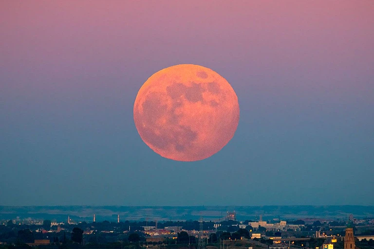 NASA показало "кровавое затмение" с поверхности Луны – интересные кадры NASA показало "кровавое затмение" с поверхности Луны – интересные кадры