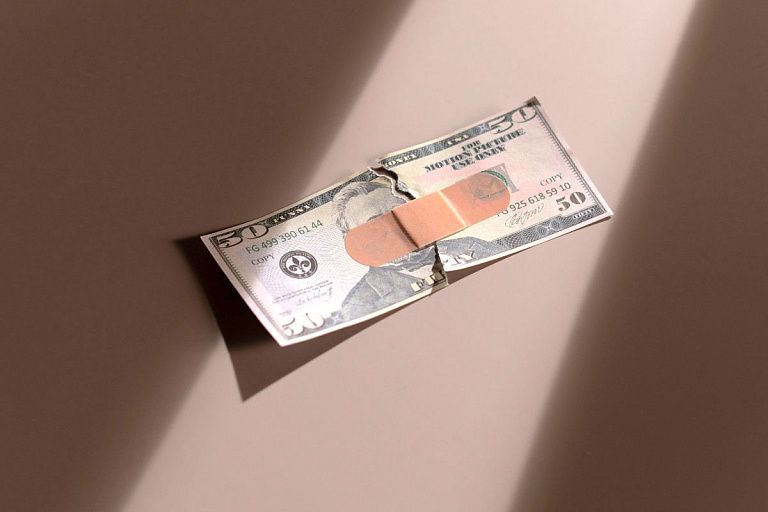 Таких цифр давно не видели: доллар рухнул сразу на 6 копеек Таких цифр давно не видели: доллар рухнул сразу на 6 копеек