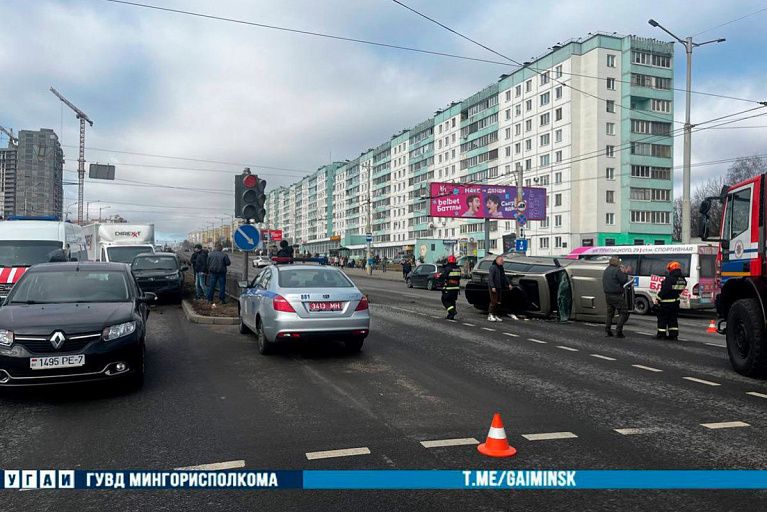 Жесткие кадры: в масштабном ДТП в Минске столкнулись шесть автомобилей Жесткие кадры: в масштабном ДТП в Минске столкнулись шесть автомобилей