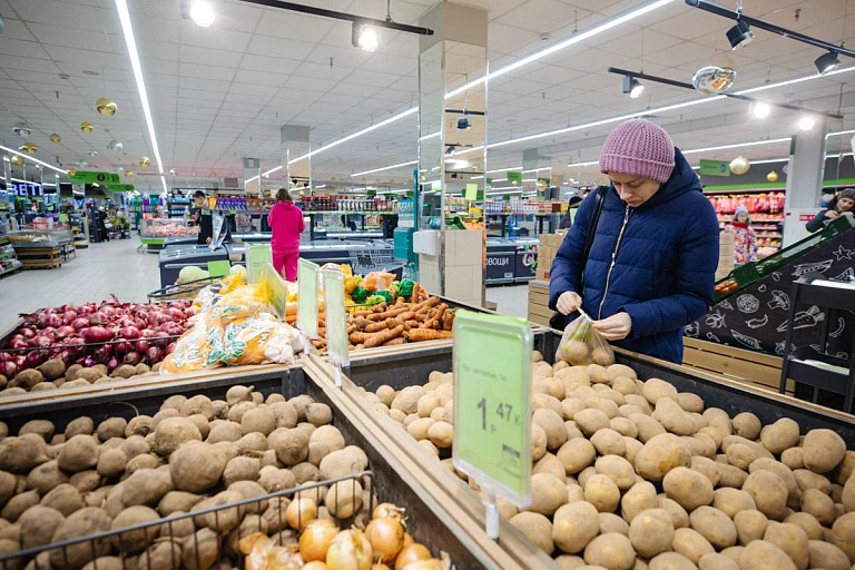Узнали, сколько картошки можно купить на среднюю белорусскую зарплату Узнали, сколько картошки можно купить на среднюю белорусскую зарплату