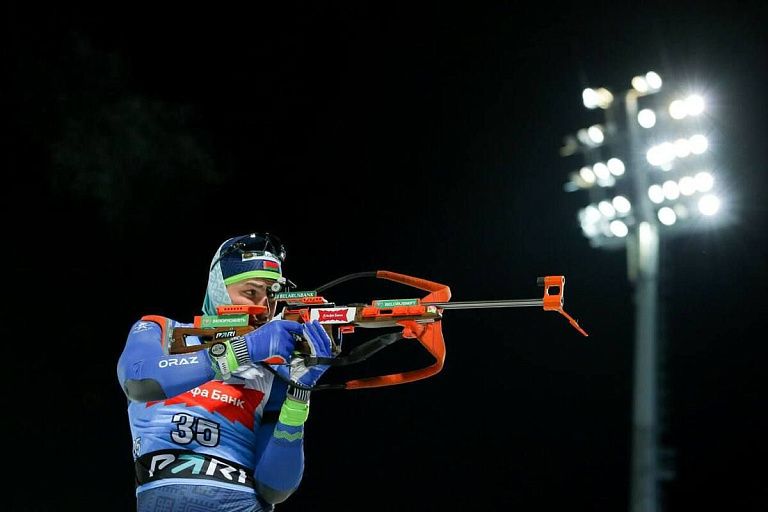 Дмитрий Лазовский выиграл спринт на этапе чемпионата России по биатлону Дмитрий Лазовский выиграл спринт на этапе чемпионата России по биатлону