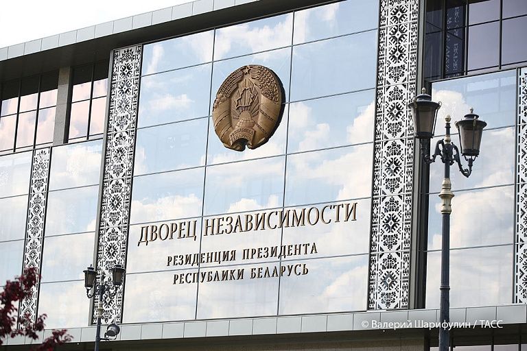 Лукашенко устроил кадровые перестановки в своей администрации и Нацбанке Лукашенко устроил кадровые перестановки в своей администрации и Нацбанке