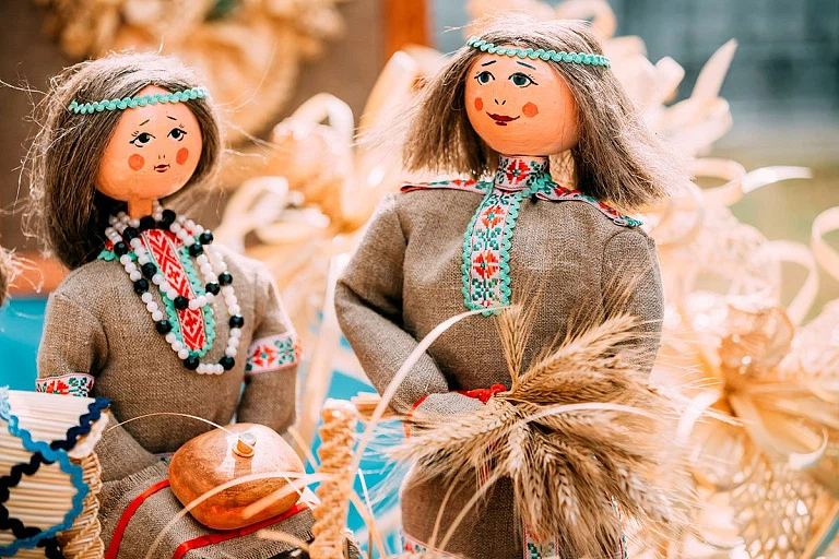 От вышиванок до зубра в банке – что везут из Беларуси туристы От вышиванок до зубра в банке – что везут из Беларуси туристы