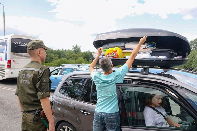 Кошмар на границе: выезда в ЕС ждет более тысячи авто – стоят по трое суток Кошмар на границе: выезда в ЕС ждет более тысячи авто – стоят по трое суток