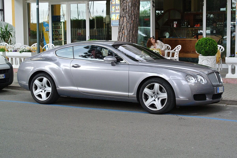 В России продают Bentley Continental по цене Lada Granta В России продают Bentley Continental по цене Lada Granta